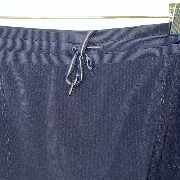 Talbots skort with  elastic waist and string tie - Picture 2 of 3